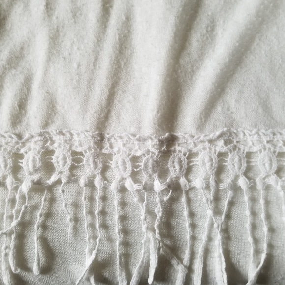 White Top w/Fray Detail - Picture 5 of 6